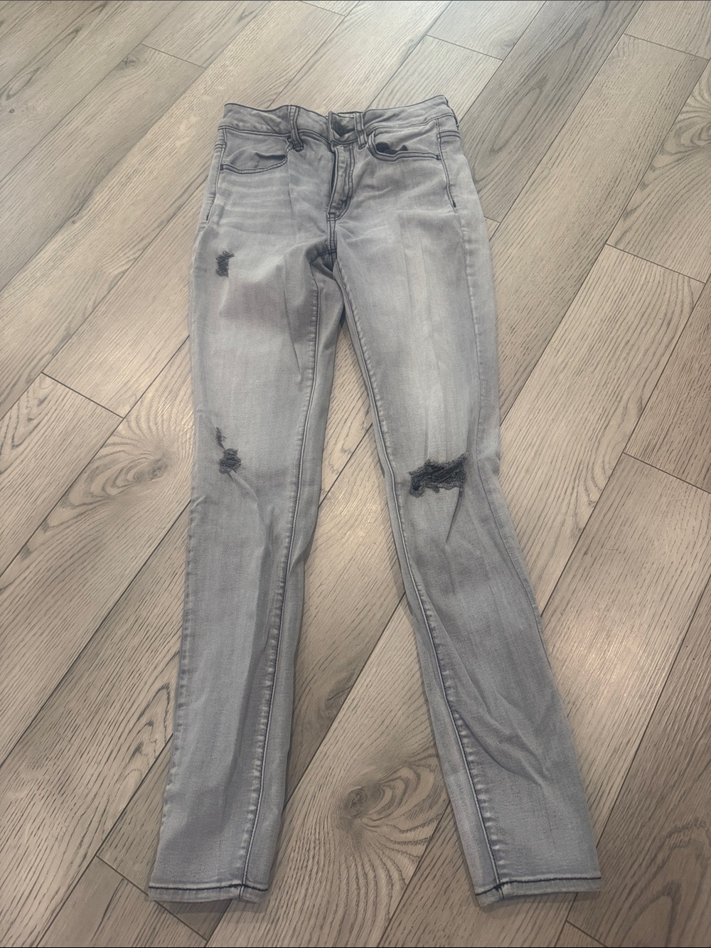 American Eagle Outfitters Light Gray Distressed Skinny Jeans